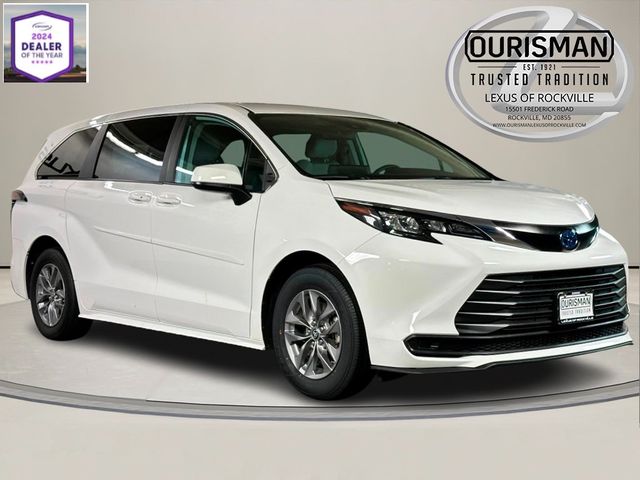 2024 Toyota Sienna LE