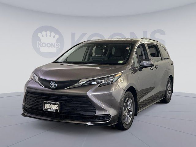 2024 Toyota Sienna LE