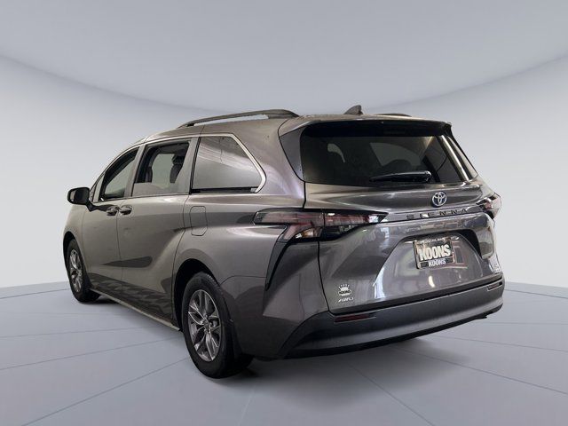 2024 Toyota Sienna LE