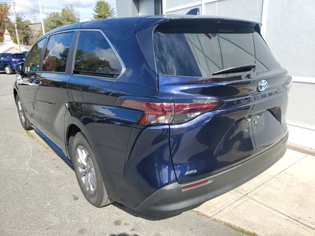 2024 Toyota Sienna LE