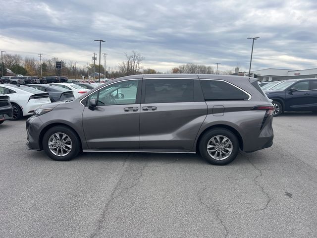 2024 Toyota Sienna LE