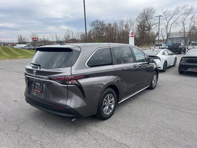 2024 Toyota Sienna LE