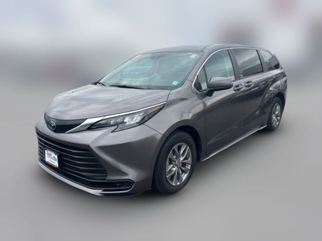 2024 Toyota Sienna LE