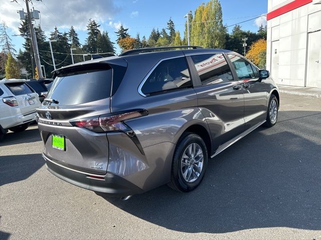 2024 Toyota Sienna LE