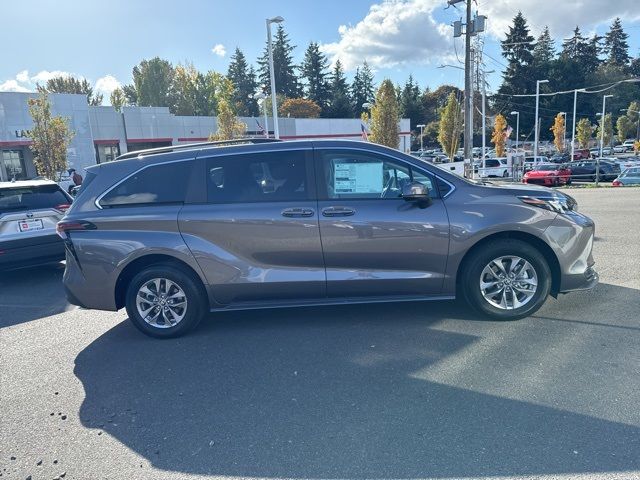 2024 Toyota Sienna LE