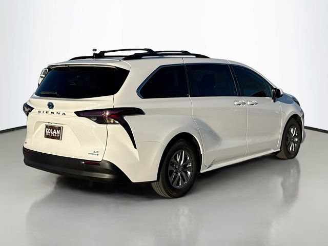 2024 Toyota Sienna LE