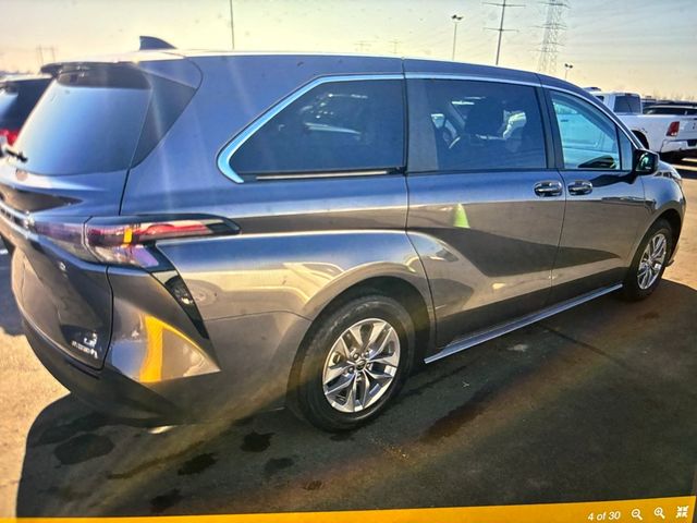 2024 Toyota Sienna LE