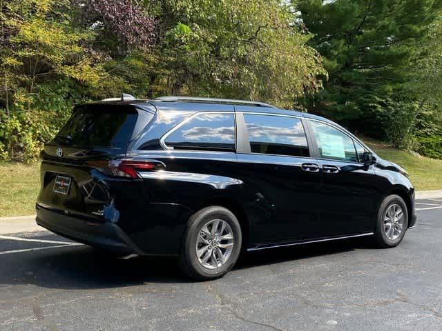 2024 Toyota Sienna LE