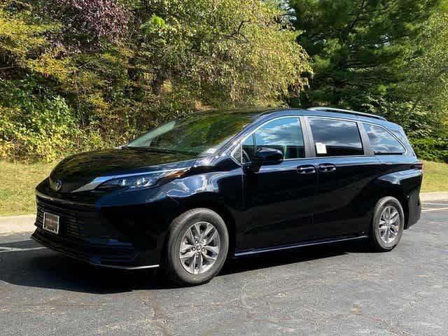 2024 Toyota Sienna LE