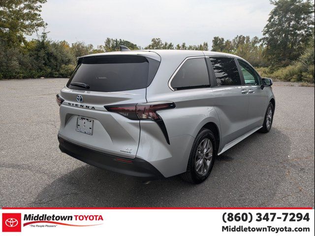 2024 Toyota Sienna LE