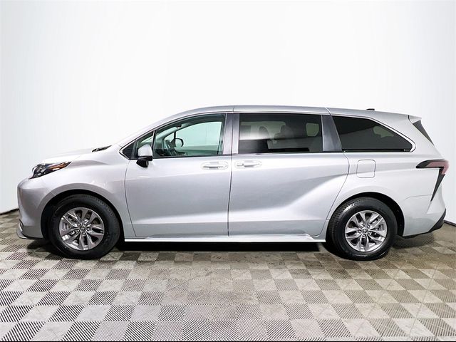 2024 Toyota Sienna LE