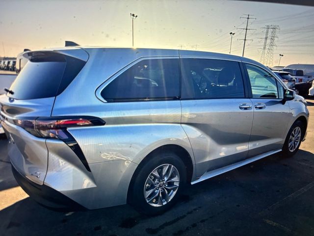 2024 Toyota Sienna LE