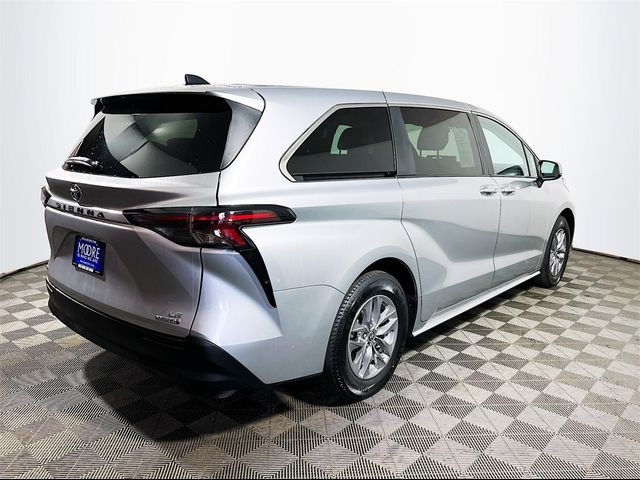 2024 Toyota Sienna LE