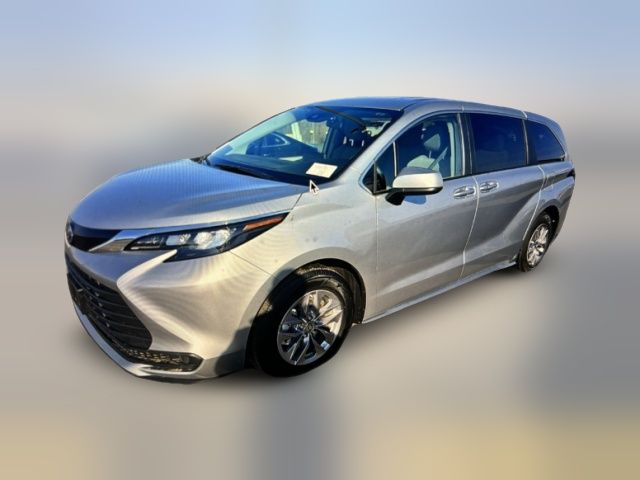 2024 Toyota Sienna LE