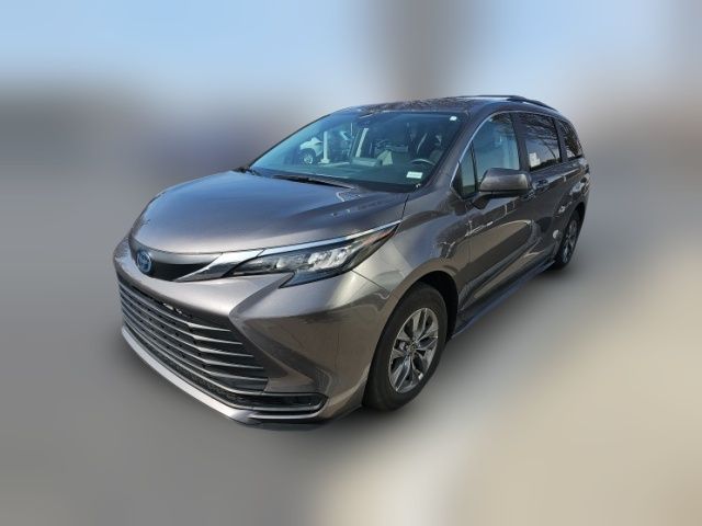 2024 Toyota Sienna LE