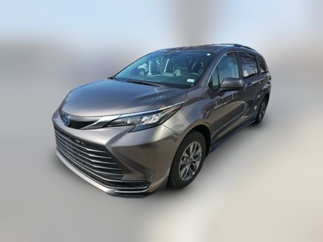 2024 Toyota Sienna LE