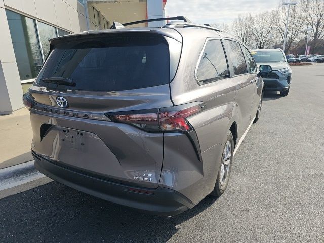 2024 Toyota Sienna LE