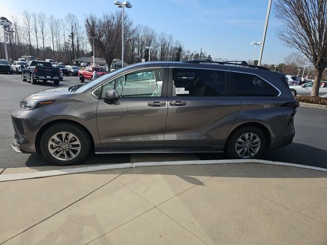 2024 Toyota Sienna LE