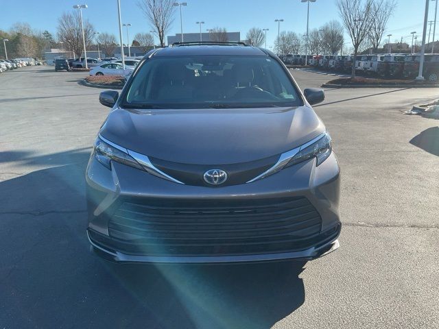 2024 Toyota Sienna LE