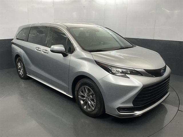 2024 Toyota Sienna LE