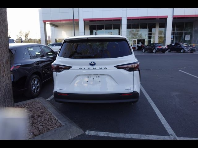 2024 Toyota Sienna LE