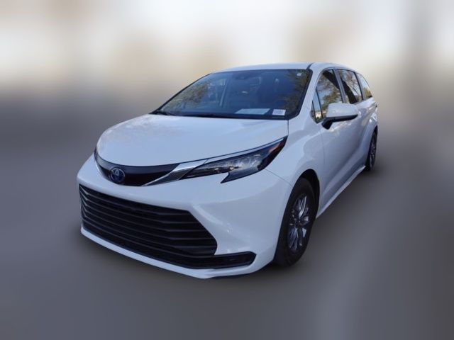 2024 Toyota Sienna LE