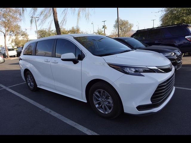 2024 Toyota Sienna LE