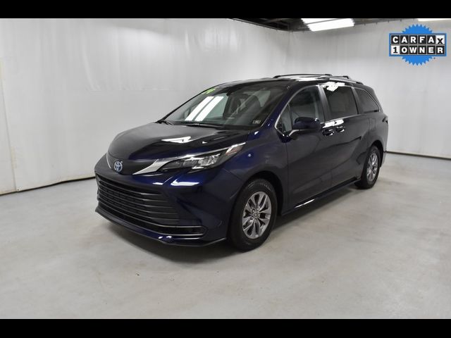 2024 Toyota Sienna LE