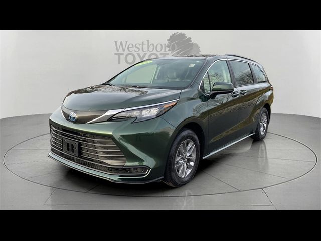 2024 Toyota Sienna LE