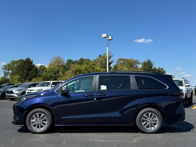 2024 Toyota Sienna LE