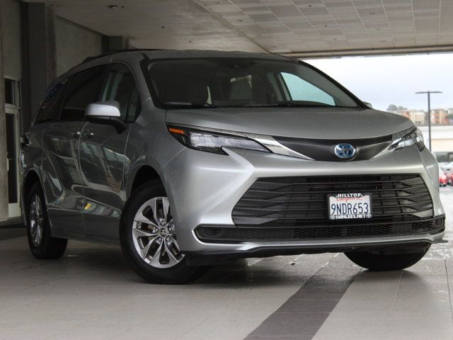 2024 Toyota Sienna LE