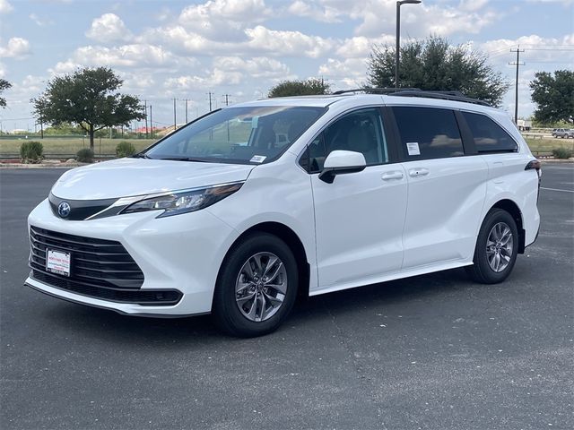 2024 Toyota Sienna LE