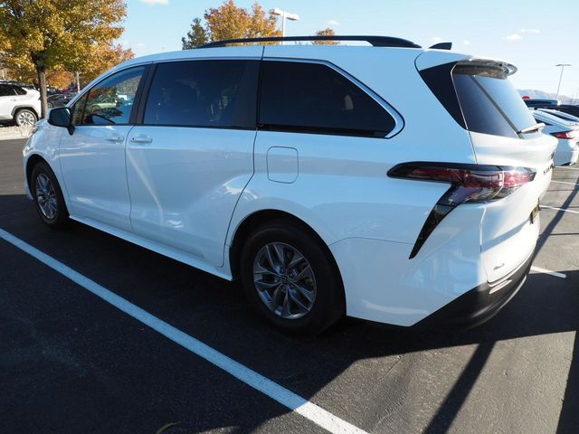 2024 Toyota Sienna LE