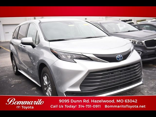 2024 Toyota Sienna LE