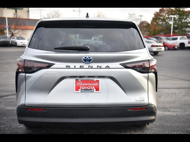 2024 Toyota Sienna LE