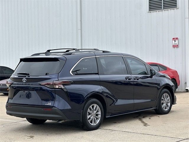 2024 Toyota Sienna LE