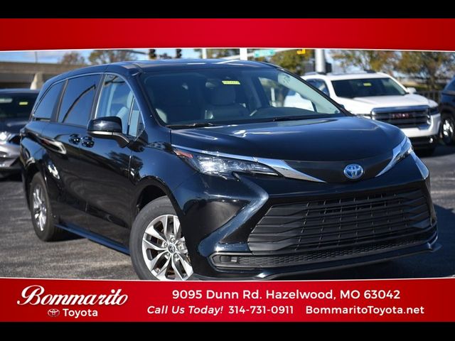 2024 Toyota Sienna LE