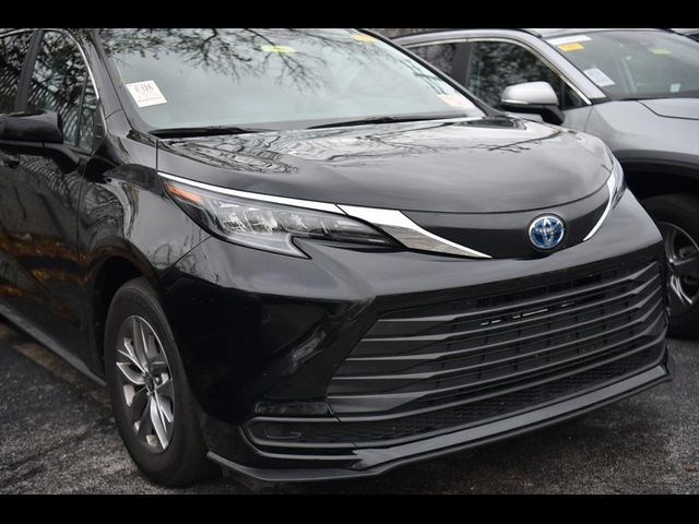 2024 Toyota Sienna LE