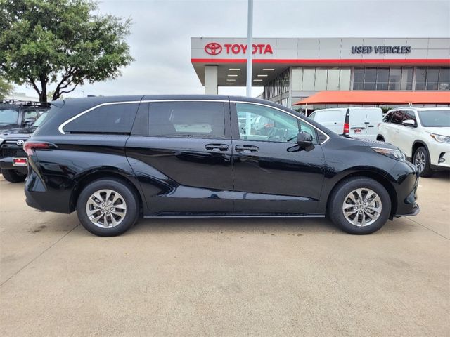 2024 Toyota Sienna LE