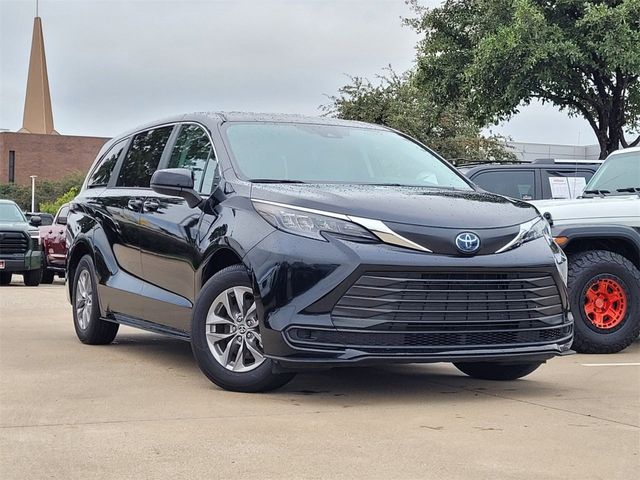 2024 Toyota Sienna LE