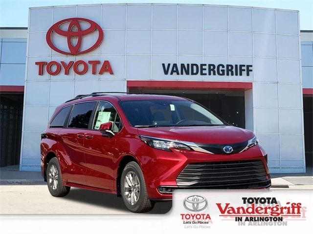 2024 Toyota Sienna LE