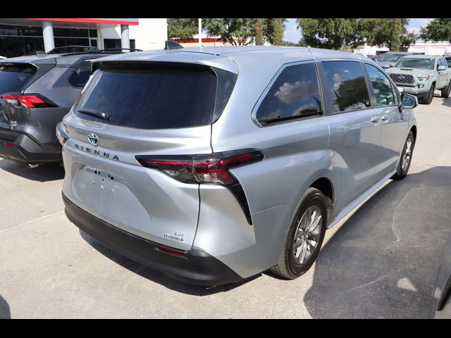 2024 Toyota Sienna LE