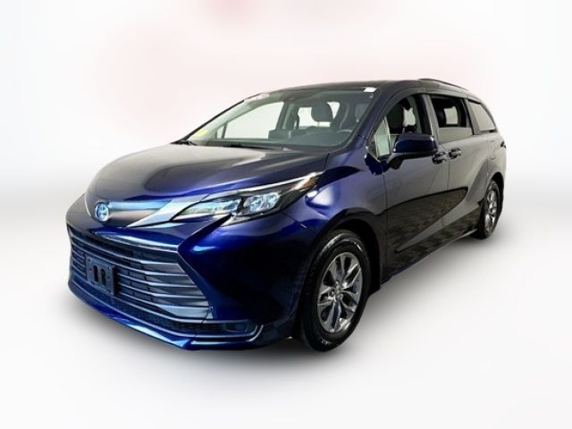 2024 Toyota Sienna LE