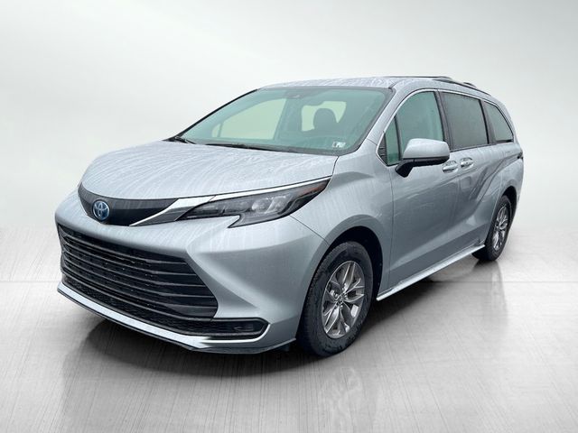 2024 Toyota Sienna LE