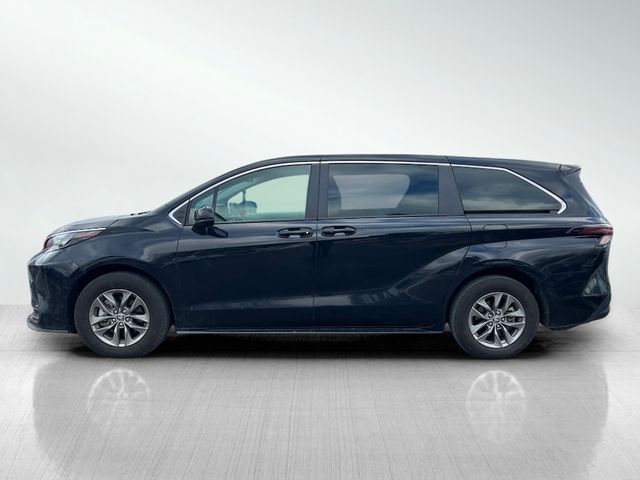 2024 Toyota Sienna LE