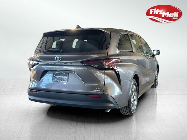 2024 Toyota Sienna LE