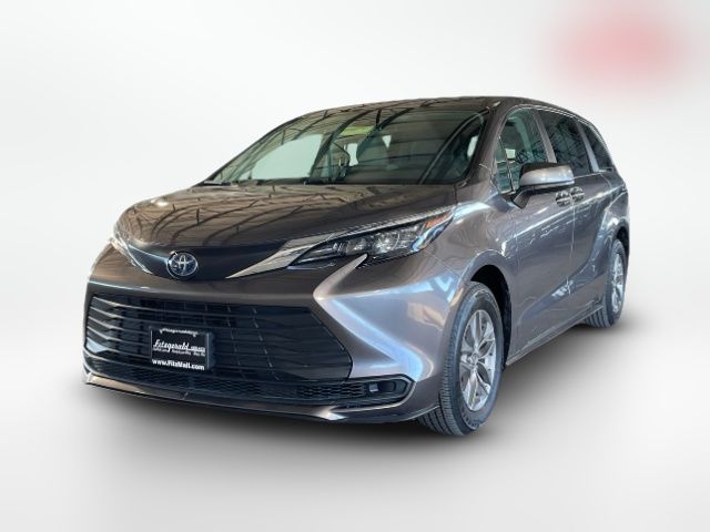 2024 Toyota Sienna LE