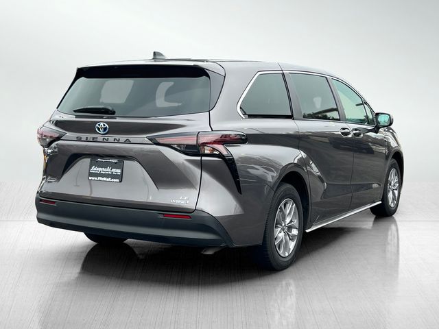 2024 Toyota Sienna LE