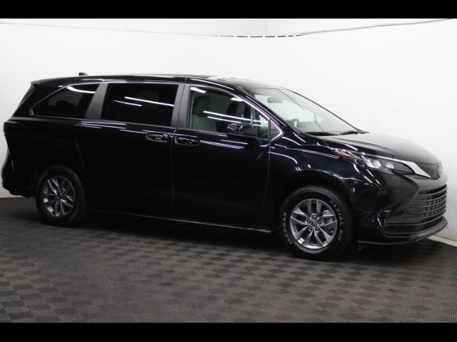 2024 Toyota Sienna LE