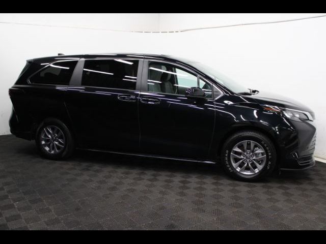 2024 Toyota Sienna LE